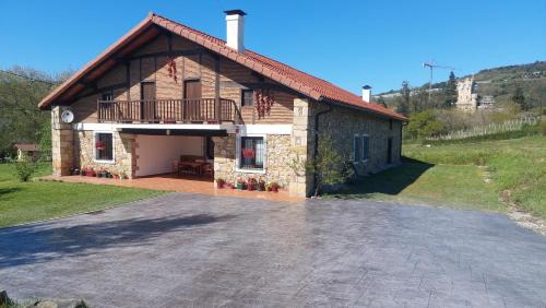 Gatika House | Pet-Friendly Retreat at Caserio Aritziberre - Guest Rated 9.8