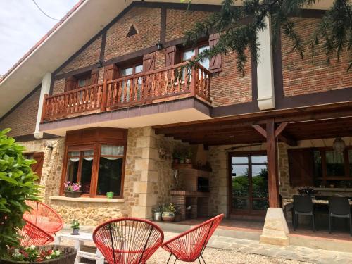 Murgia House | Experience Caserio Arrigorri: Ideal for Families and Pets