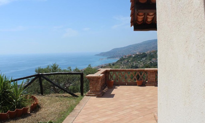 Cetraro House | Pet-Friendly Retreat: Casetta ai Malvitani with Breakfast