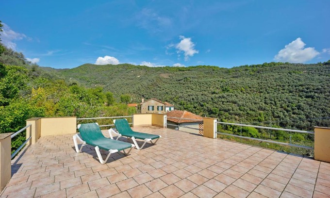 Dolcedo House | Welcoming Casetta Antonella: Family-Friendly Getaway