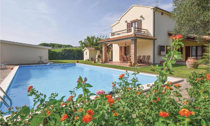 Orbetello House | Discover Casetta Del Pastore: Family-Friendly Retreat