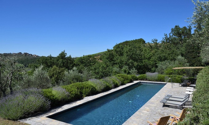 Gaiole in Chianti Villa | Inviting Casetta Kiwi: Poolside Retreat in Chianti