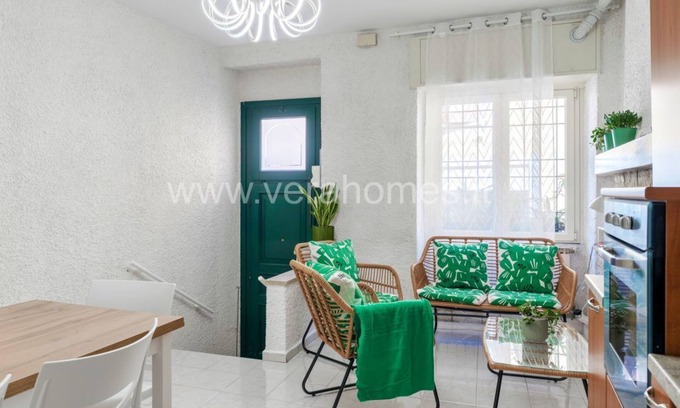 Desenzano del Garda House | Historic Casetta Lucia - Central House with Key Amenities