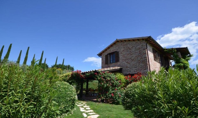 Castiglione del Lago Villa | Discover CASETTA SELVELLA 4&1: Oceanfront Family Retreat