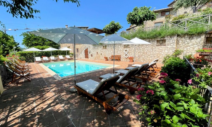 Strettura House | Casetta - sleeps 5 with aircon, wifi, pool and astounding views
