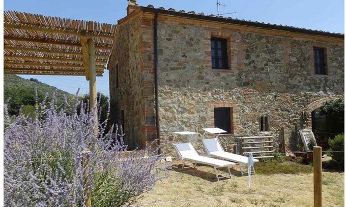 Cinigiano Apartment | Cozy Casetta Tre Poderi with Pool & Hot Tub Access