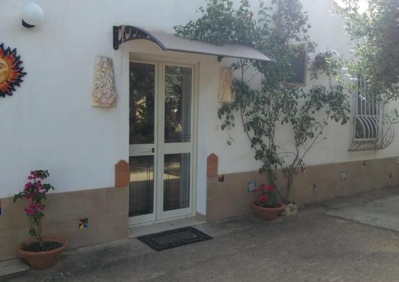 Caltagirone House | Pet-Friendly Retreat at Casetta Ulivo with Pool Access