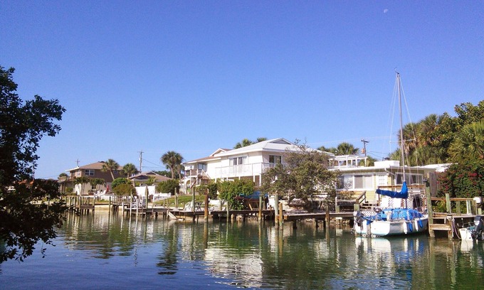 Nokomis Villa | Casey Key 2-Bed Dockside Penthouse with Beach Access Awaits