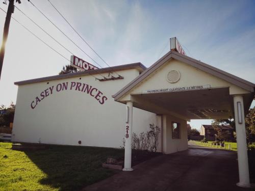 Hallam Hotel | Budget-Friendly Stay at Casey on Princes Motel with Breakfast