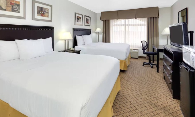 Roswell Hotel | CASH REWARDS INN & SUITES
