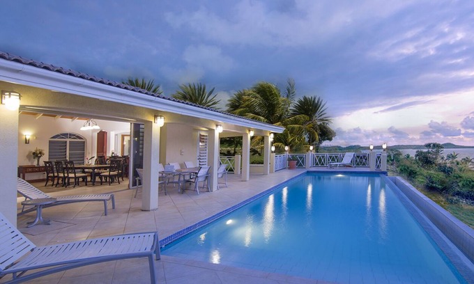 Freetown Villa | Discover Cashmere Villa at Brown's Bay with Breakfast & Kitchen