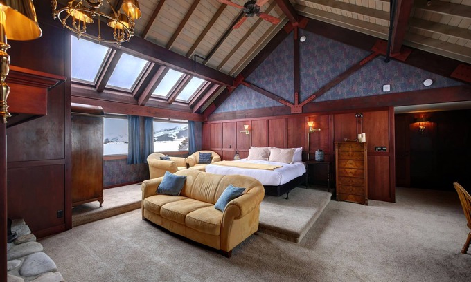 Twisp Hotel | Relax at Casia Lodge and Ranch: Spa, Pool & High Ratings