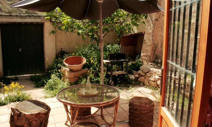 Huerta de Arriba House | Welcoming Casica de Perintín Cottage: Family & Pet Friendly