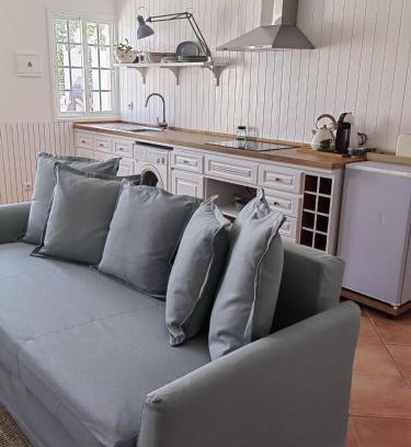 Charneca de Caparica e Sobreda House | Pet-Friendly Retreat at Casinha do Chico for Families