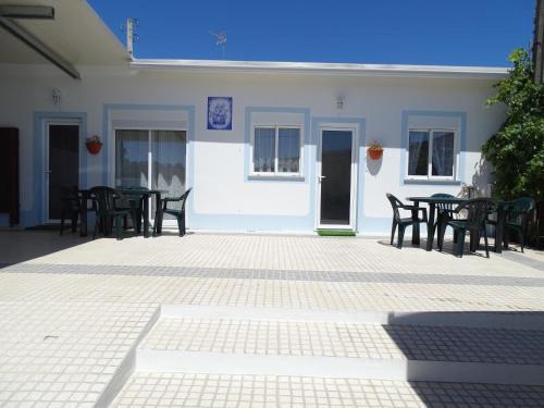 Carvide House | Oceanfront Escape at Casinha do Mar - Rated 9.8/10