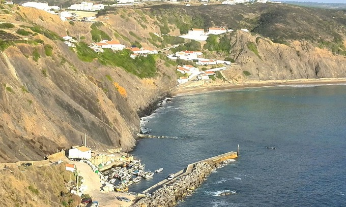 Camarate House | Cozy Casinha do Sol: Ocean View & Breakfast in Aljezur