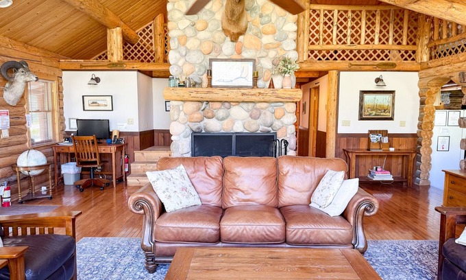 Stanley Cabin | Scenic Casino Pines by the Salmon River - Guest Rated 9.6