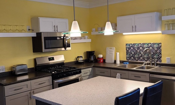Versailles House | Experience History, Casinos & Beaches with Ocean Views