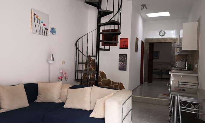 San Bartolome de Tirajana Apartment | Relax at Casita Saro in the Valley of 1000 Palm Trees