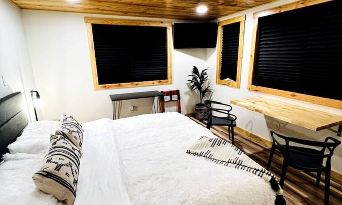 Athens House | Discover Casita 3: Nature Retreat with Spa & Great Reviews