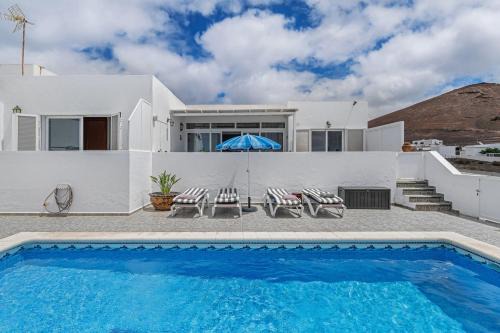 La Asomada House | Explore Casita Canaria: Pet Friendly & Pool Access Awaits