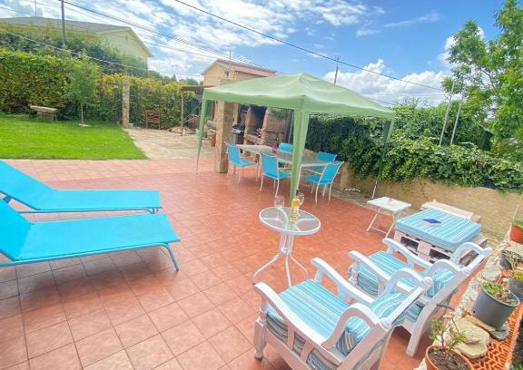 Sada House | Charming Casita: Pet and Child Friendly Retreat Awaits
