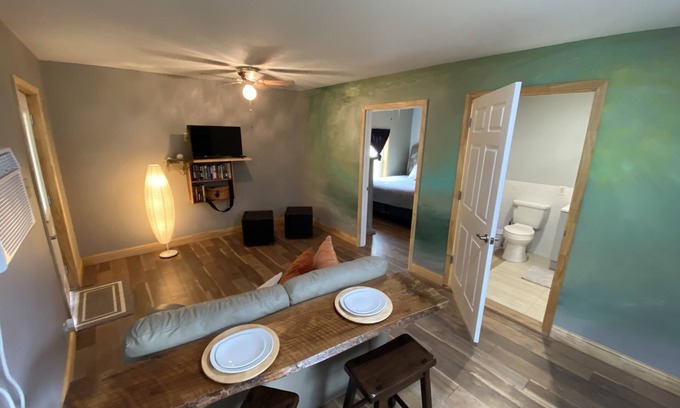 Hemphill House | Discover Casita Crappie: Ocean & Lake Views Await You