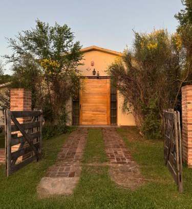 Yocsina House | Exceptional Stay at Casita de Cuesta - Pet Friendly Retreat