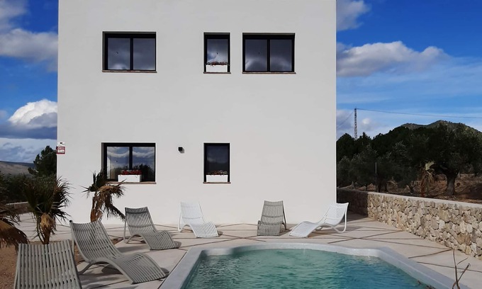 Biar House | Charming Casita del Embalse: Family-Friendly Retreat