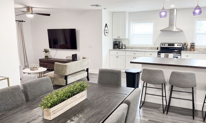 Fort Pierce North House | Casita del Sol - Perfect Stay Near Downtown & Beaches