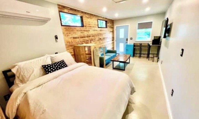 MLK House | Casita East - Cozy, Pretty & Private