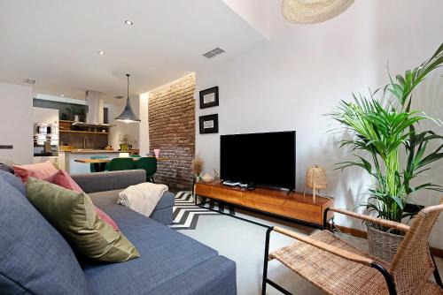 Santa Cruz de Tenerife House | Discover Casita Ravina: Family-Friendly 4-Star Retreat