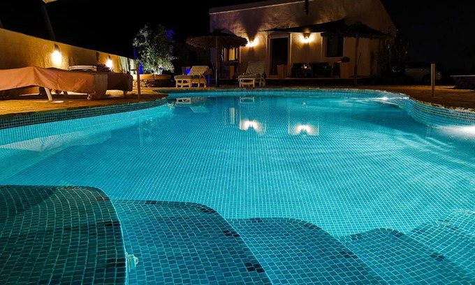 Bedar House | Relax at Casita Estilo with Pool & Kitchen Amenities