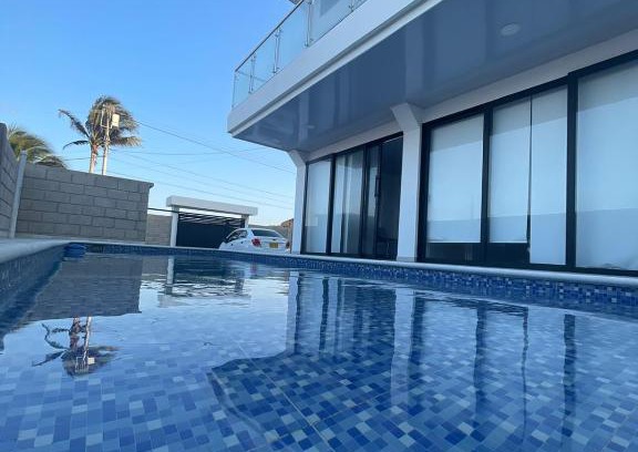 Santa Veronica Villa | Pet-Friendly Casita Madrigal with Oceanfront Pool