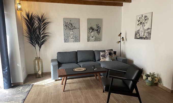 Los Llanos de Aridane House | Discover Casita Ricarda: Spa, Breakfast & Family-Friendly Stay
