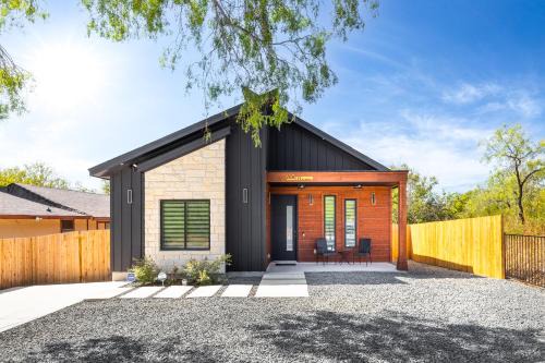 San Antonio House | Casita Tejas! Dowtown, The Pearl, Frost Center