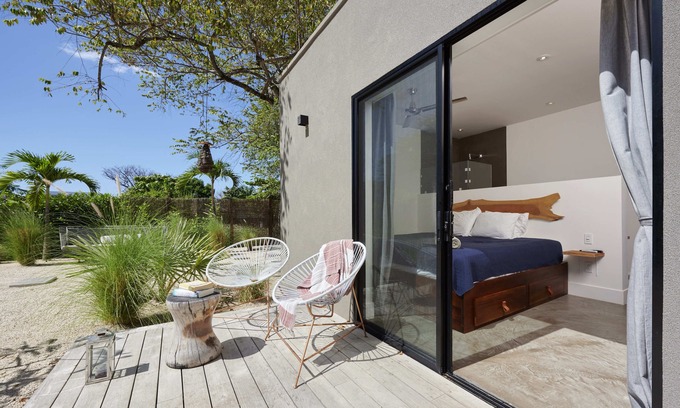 Playa Langosta Apartment | Exquisite Casita Tuis: Oceanfront Studio with Private Pool
