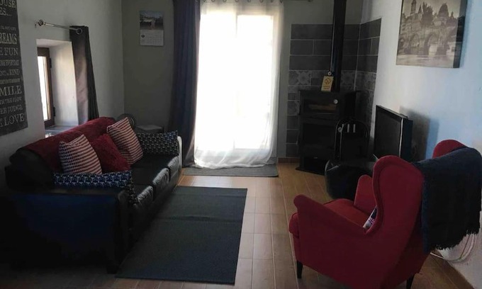Baza Apartment | Relaxing Retreat at Casita Vista with Inviting Hot Tub