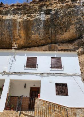 Setenil de las Bodegas Apartment | Discover Casita Zamudio: Family-Friendly Getaway, 9.7/10