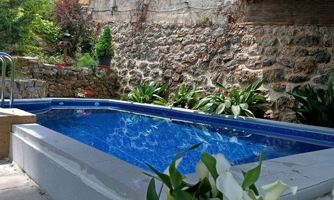 Torres Cottage | Cozy Retreat for Two at Los Bonsais with Private Jacuzzi