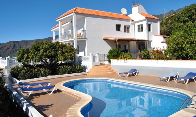 El Paso Apartment | Discover Casitas Rosheli: Oceanfront Retreat with Pool
