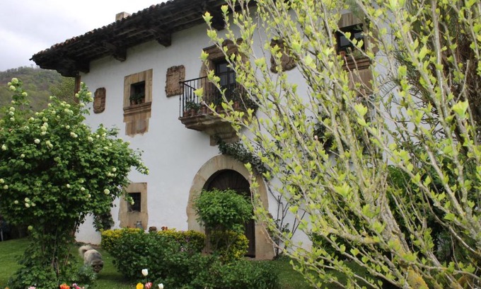 Cosgaya House | Cozy Casona de Treviño: Family-Friendly with Breakfast
