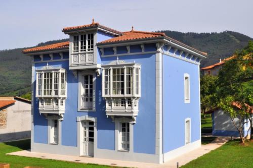 San Martin de Luina Apartment | Seaside Escape at Casona la Sierra with Pet-Friendly Amenities