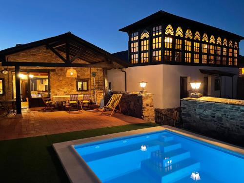 Ponferrada House | Elegant Casona Las Burillas with Oceanfront Pool & Dining