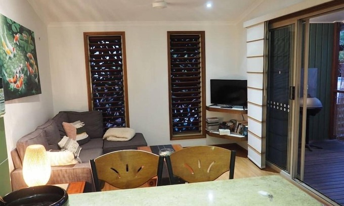 Mission Beach House | Cozy Cassawong Cottages: Pet-Friendly 1 Bed Spa Retreat