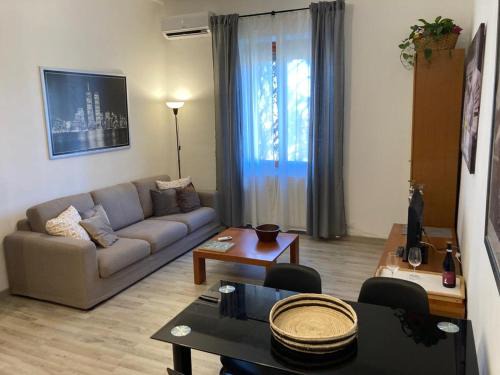 Zona LIII Tomba di Nerone Apartment | Relaxing Cassia Nerone Apartment - Pet and Child Friendly