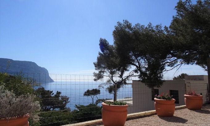 Cassis Apartment | Beautiful Cassis Escape with Ocean View and Garden Oasis