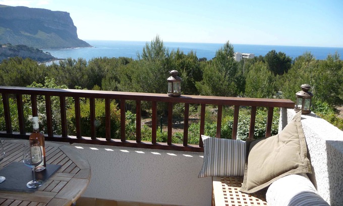 Cassis Apartment | Sea View Apartment with Pool and Tennis in Cassis Provence