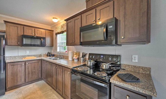 Cassopolis Cottage | Relax at Cassopolis Cabin: Boating & Fishing Paradise!