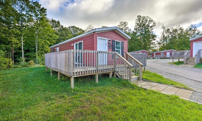 Cassopolis House | Relax at Cassopolis Cabin: Fishing Pier & Amenities Await!